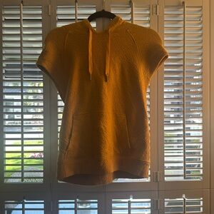 Lululemon golden yellow vest size 6 (small)